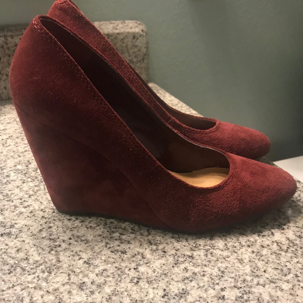 Jessica Simpson Suede Wedge Heel - Picture 4 of 8
